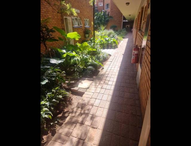 1 BEDROOM TOWNHOUSE FOR SALE IN MALVERN EAST EXT